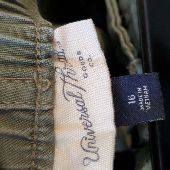 Universal Threads Woman's Twill Pants Size 16 - Picture 4 of 5